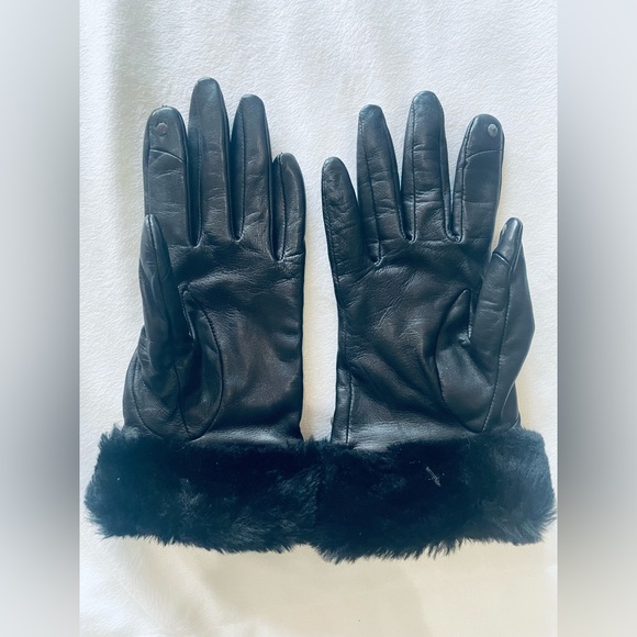 Women’s UGG Leather Gloves - Picture 2 of 5